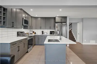 Detached in Thunder Bay