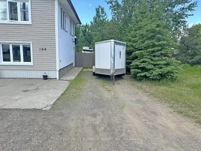 Detached in Thunder Bay