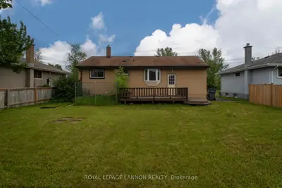 Detached in Thunder Bay