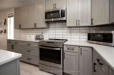 Detached in Thunder Bay