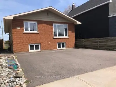 Detached in Thunder Bay