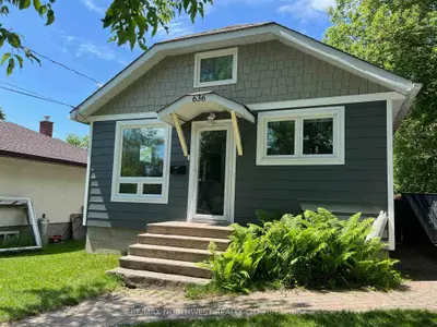 Detached in Kenora