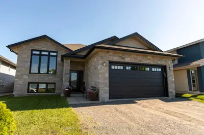 Detached in Thunder Bay