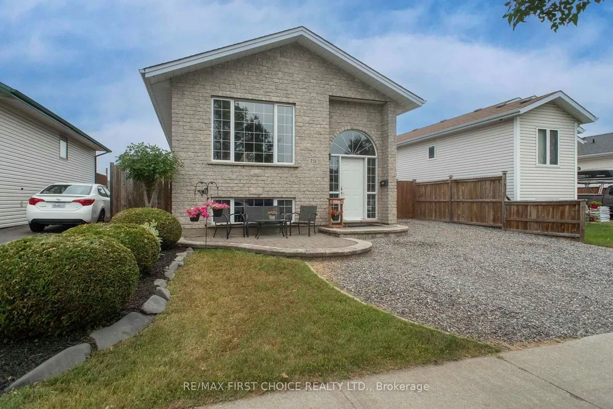 Detached in Thunder Bay