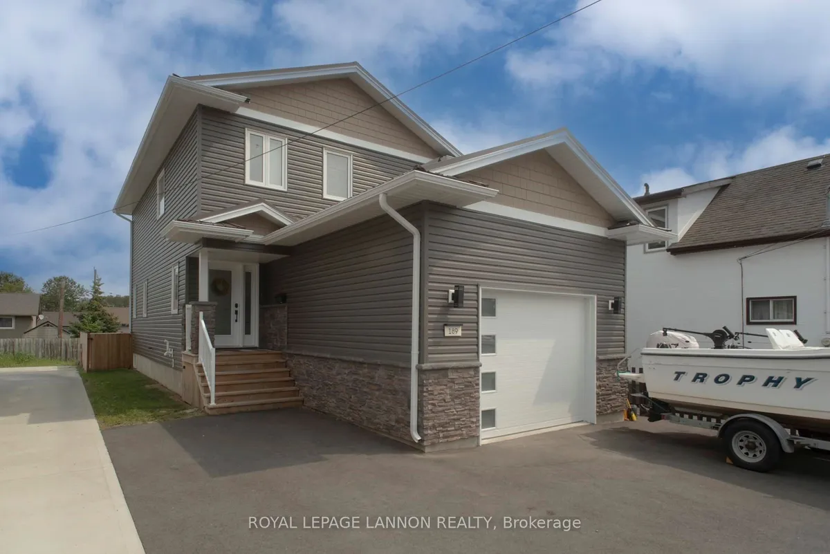 Detached in Thunder Bay