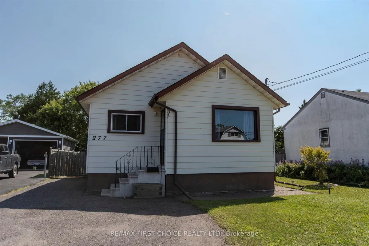Detached in Thunder Bay