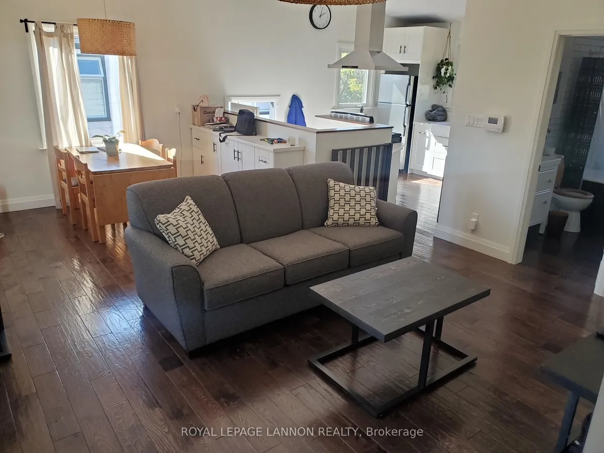 Detached in Thunder Bay