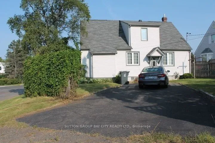 Detached in Thunder Bay
