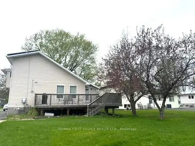 Detached in Fort Frances