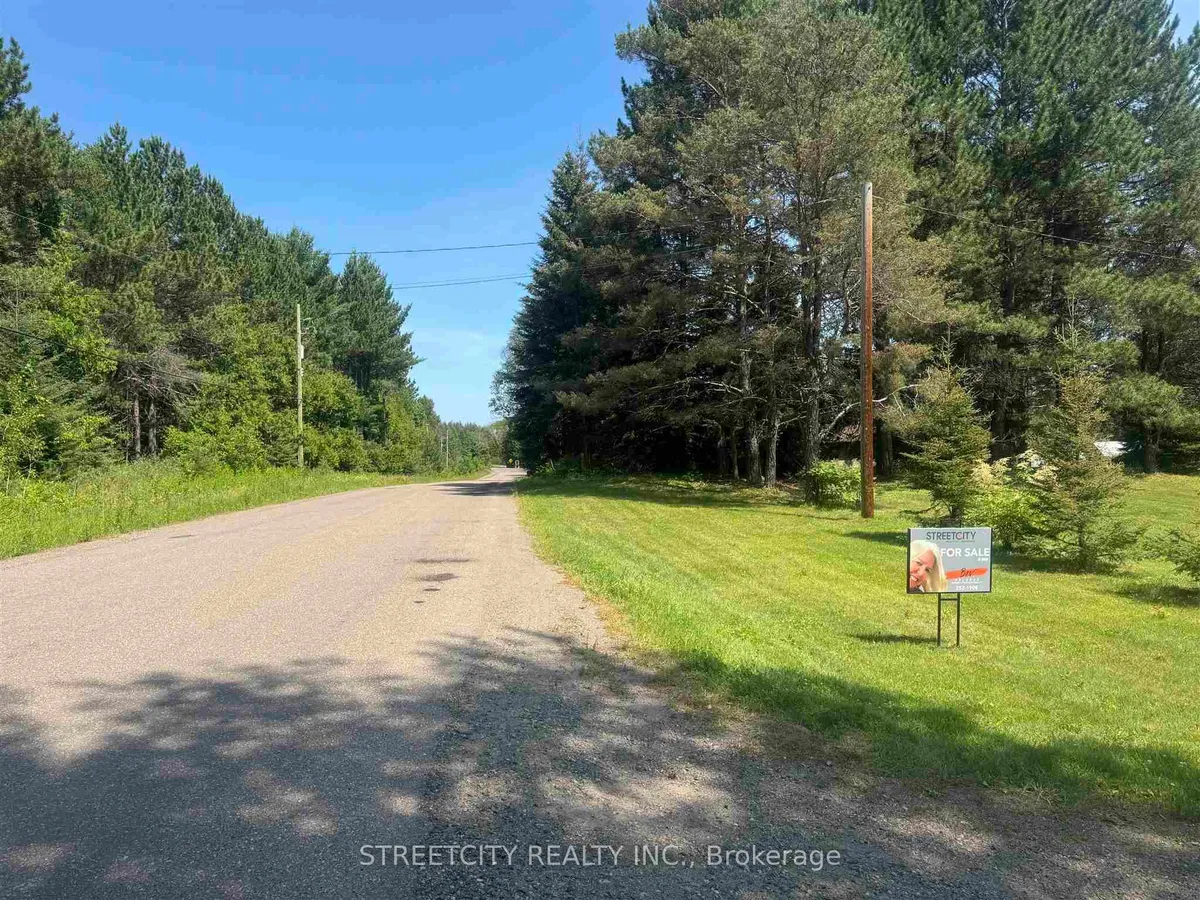 Detached in Thunder Bay