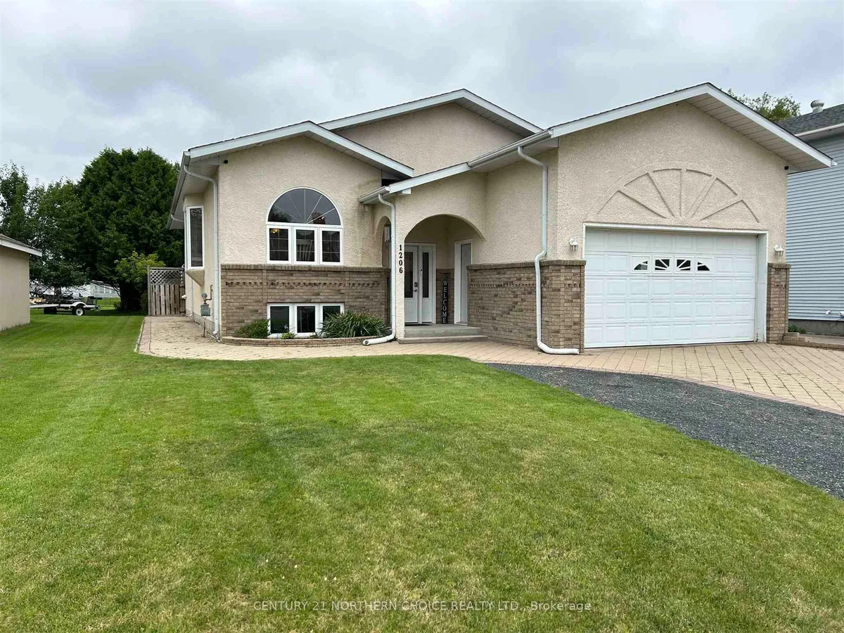 Detached in Fort Frances