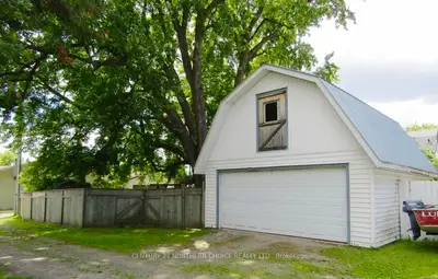 Detached in Fort Frances