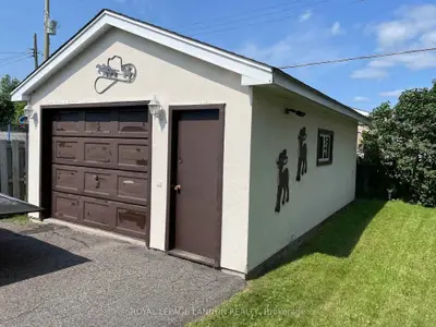 Detached in Thunder Bay