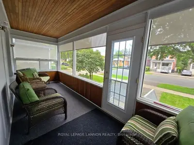 Detached in Thunder Bay