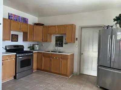 Detached in Thunder Bay