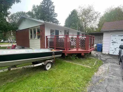 Detached in Dryden