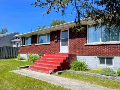 Detached in Marathon
