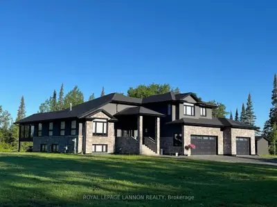 Detached in Thunder Bay