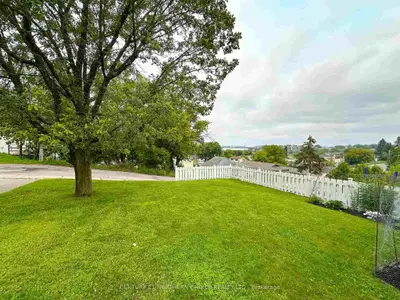 Detached in Kenora
