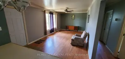 Detached in Thunder Bay