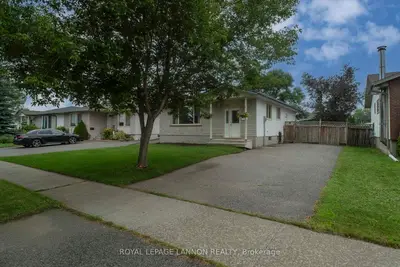 Detached in Thunder Bay
