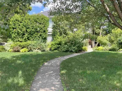 Detached in Thunder Bay