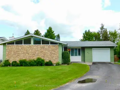Detached in Dryden