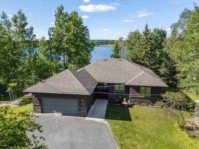 Detached in Kenora
