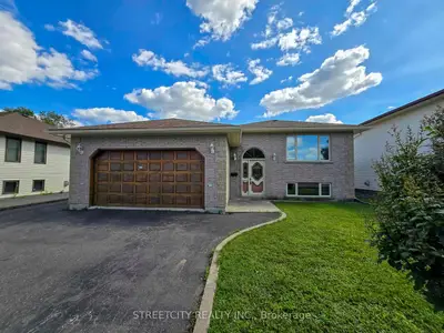 Detached in Thunder Bay