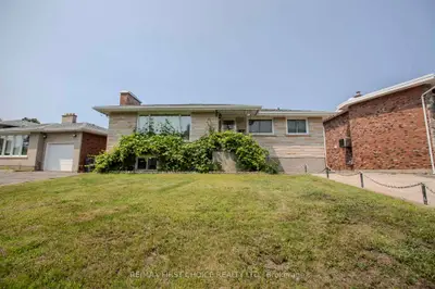 Detached in Thunder Bay