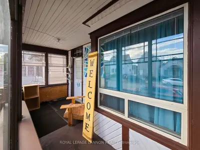 Detached in Thunder Bay