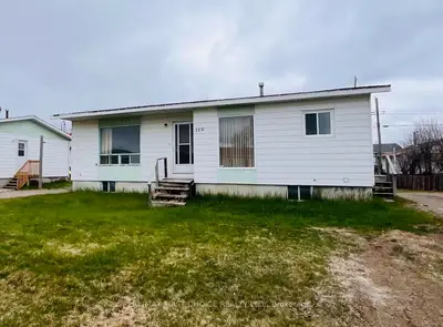 Detached in Greenstone