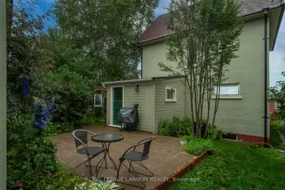 Detached in Thunder Bay