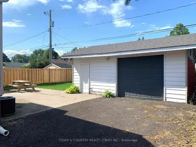 Detached in Thunder Bay