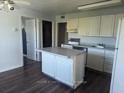 Detached in Machin