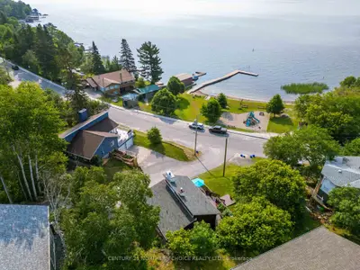 Detached in Kenora