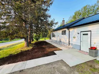 Detached in Thunder Bay