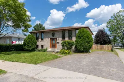 Detached in Thunder Bay