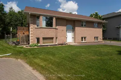 Detached in Thunder Bay