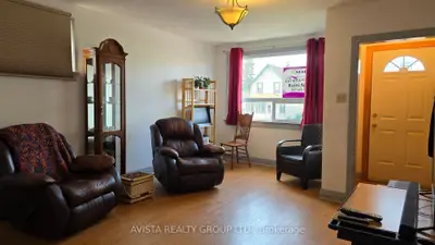 Detached in Thunder Bay