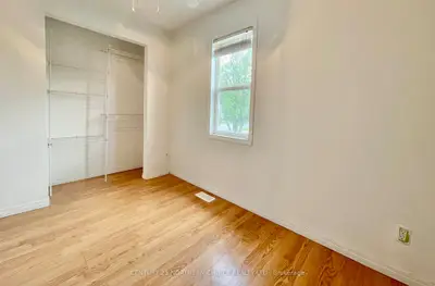 Detached in Dryden