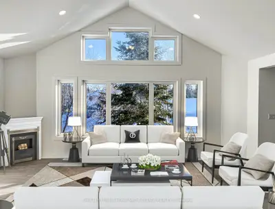 Detached in Kenora