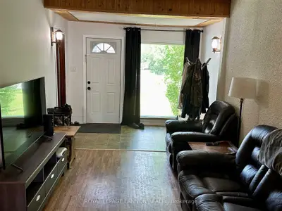 Detached in Thunder Bay