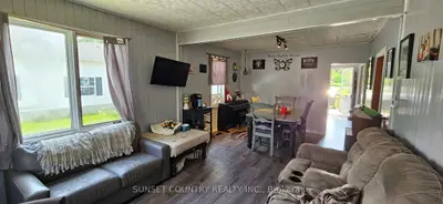 Detached in Dryden