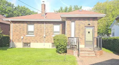 Detached in Thunder Bay