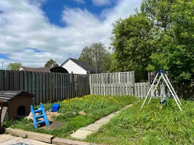 Detached in Thunder Bay