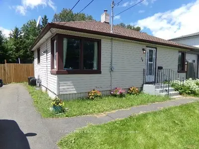 Detached in Thunder Bay