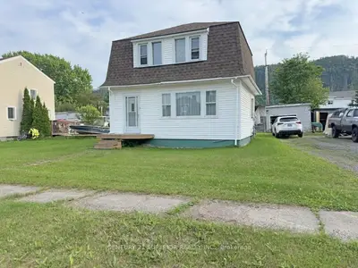 Detached in Red Rock