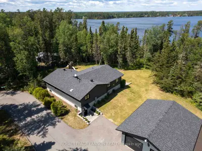 Detached in Greenstone