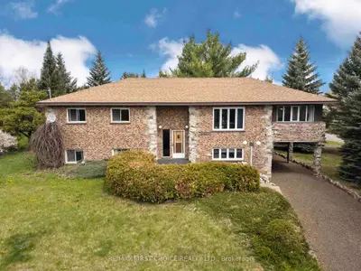Detached in Thunder Bay